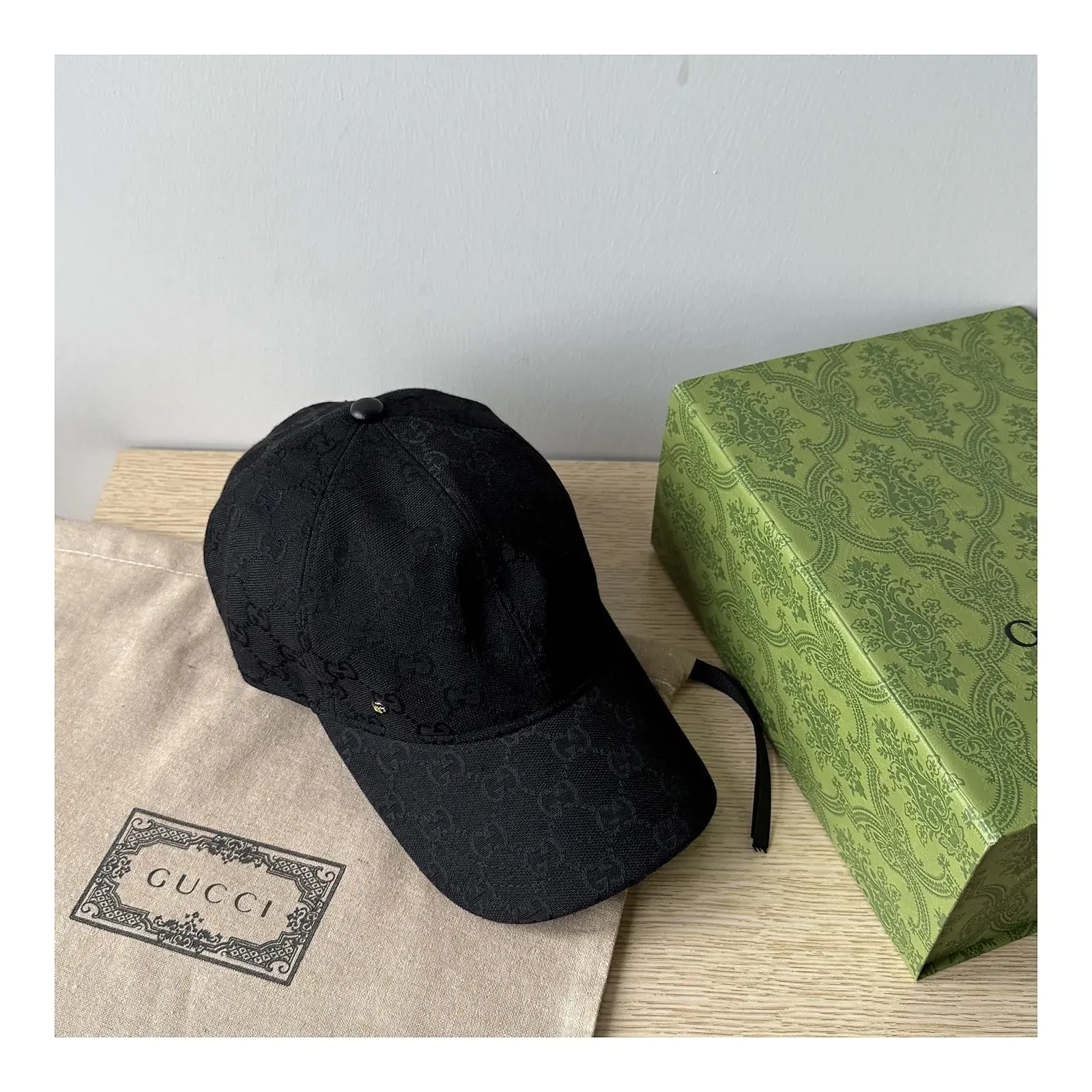 Gucci GG Canvas Baseball Cap — Negro — vista 01